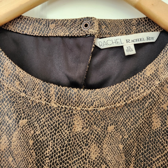 Edgy Snakeskin Print Mini Shift Dress Brown Sleeveless Soft Comfy Trendy Cute XS - Picture 5 of 16